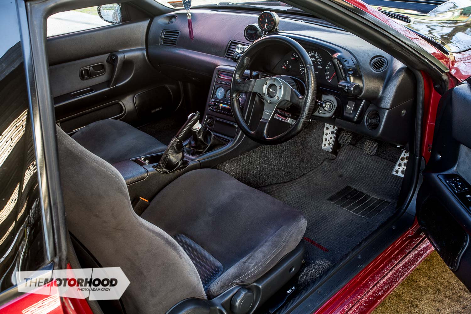 As this is Mohammed’s cruiser, it hasn’t been stripped out like some GT-Rs around, and remains as factory as possible for the best comfort. The addition of the much-more-supportive R33 GT-R seat keeps occupants from flying around the cockpit, and th…